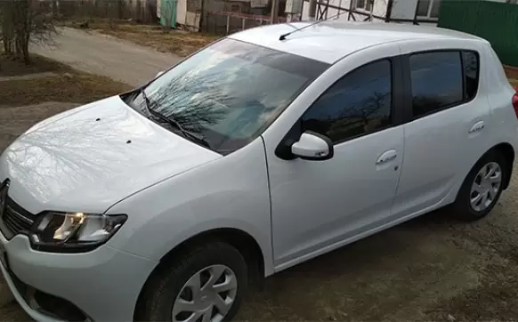 Полоска на лобовое стекло авто