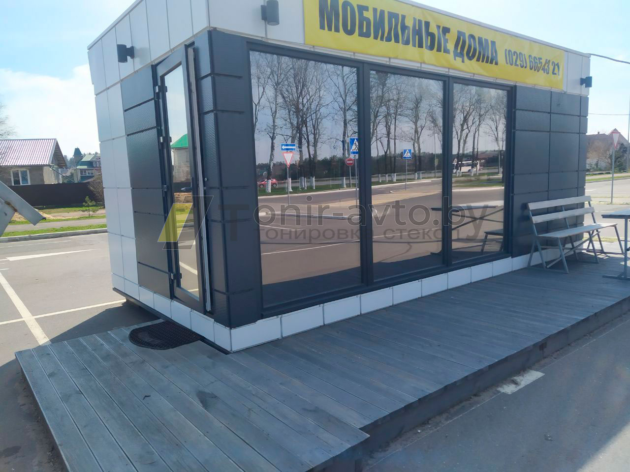 Тонровка стекол модульного дома